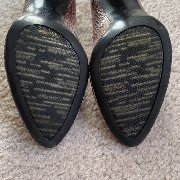 Calvin Klein size 7 Whinnie snake skin pumps - Picture 8 of 10